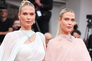 Rosie Huntington-Whiteley | Το mocha mousse gloss της χάρισε πνοή ανανέωσης στο κλασικό Old Hollywood look της