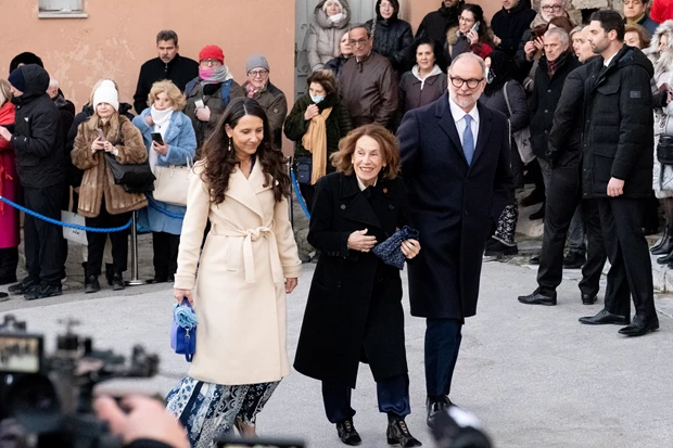 Γάμος Νικόλαου Ντε Γκρες & Χρυσής Βαρδινογιάννη | Η λιτή τελετή, το ρομαντικό νυφικό και οι καλεσμένοι