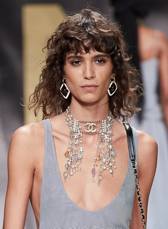 Chob ή αλλιώς το bob αλά Chanel | Η νέα εκδοχή των καρέ μαλλιών έχει παριζιάνικο αέρα