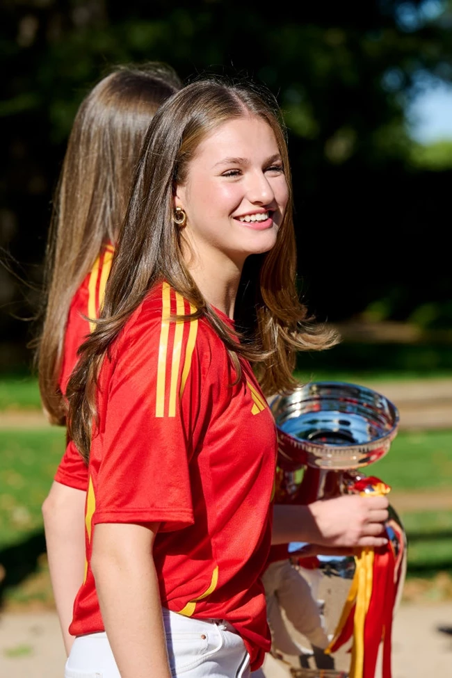 Πριγκίπισσα Leonor - Infanta Sofia | Τράβηξαν την ίδια φωτογραφία 12 χρόνια μετά