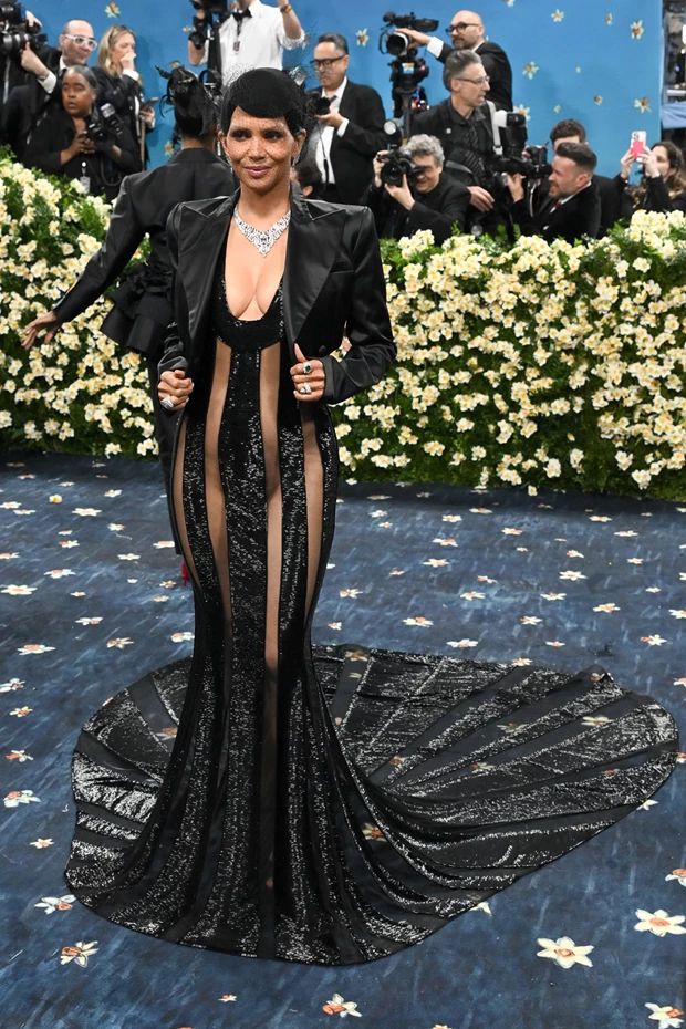 Halle Berry | Γιατί πυροδότησε φήμες μετά την τολμηρή της εμφάνιση στο Met Gala