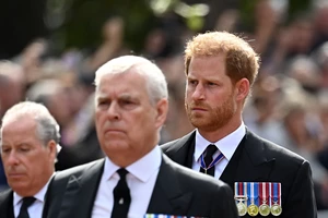 Πρίγκιπας Andrew | Η ζωή του γιου της βασίλισσας Ελισάβετ γίνεται μιούζικαλ