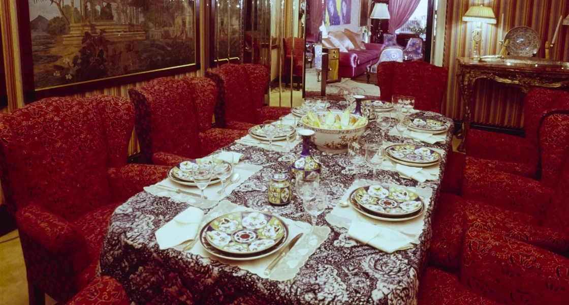 Αυτό το ρετρό μοτίβο μαξιλαριού από τα 50s που θεωρούσαμε ξεπερασμένο επιστρέφει το 2026