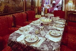 Αυτό το ρετρό μοτίβο μαξιλαριού από τα 50s που θεωρούσαμε ξεπερασμένο επιστρέφει το 2026