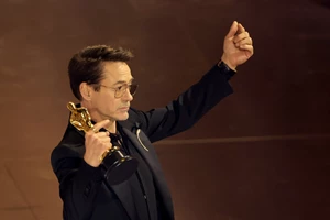 Ο Christopher Nolan χρίστηκε ιππότης | Το σχόλιο που έκανε ο βασιλιάς Κάρολος για το Oppenheimer