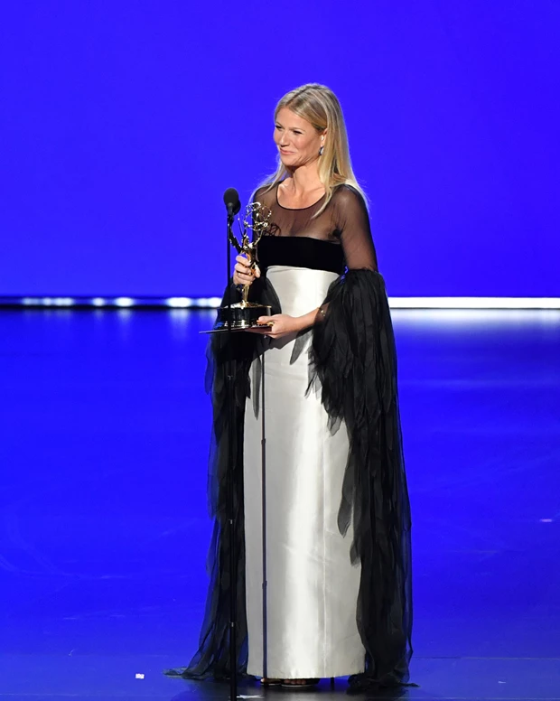 H Gwyneth Paltrow με vintage Valentino στα βραβεία Emmy 2019.