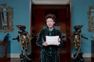 Imelda Staunton | Η δυσκολία της ως Βασίλισσα Ελισάβετ στο The Crown