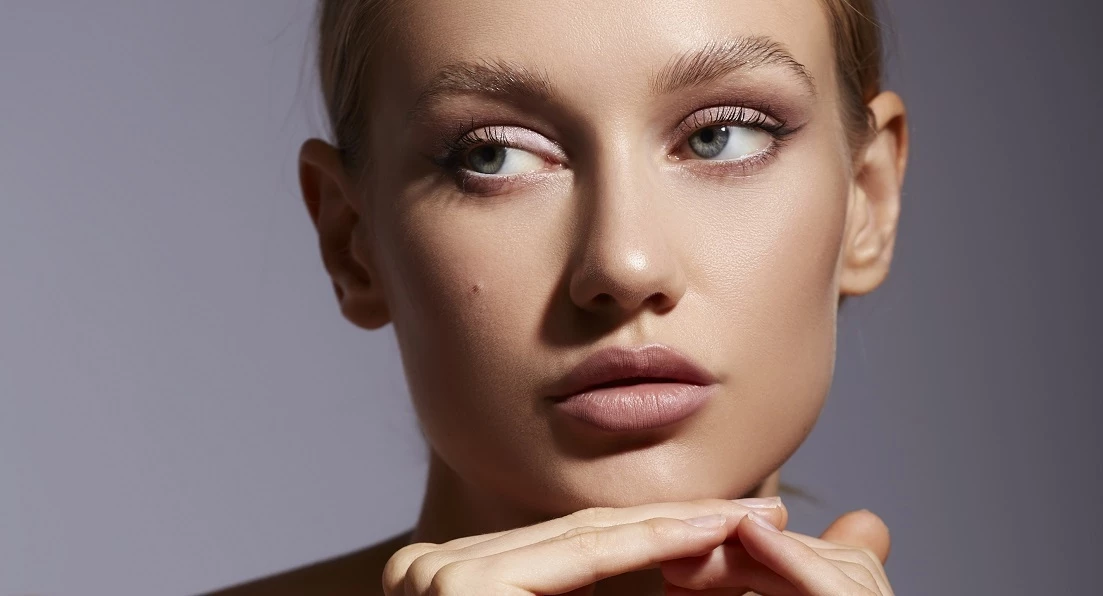 5 κρέμες που "σβήνουν" τα σημάδια κούρασης από το πρόσωπο