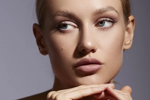 5 κρέμες που "σβήνουν" τα σημάδια κούρασης από το πρόσωπο