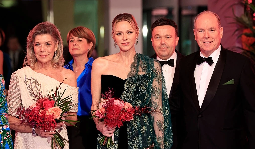 Πριγκίπισσα Charlene του Μονακό | Γιατί την κατηγορούν ότι "έσπασε" το Πρωτόκολλο στην τελευταία της δημόσια εμφάνιση;