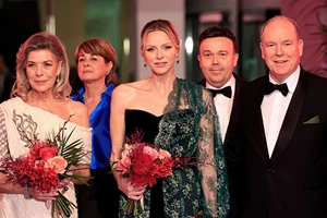 Πριγκίπισσα Charlene του Μονακό | Γιατί την κατηγορούν ότι "έσπασε" το Πρωτόκολλο στην τελευταία της δημόσια εμφάνιση;