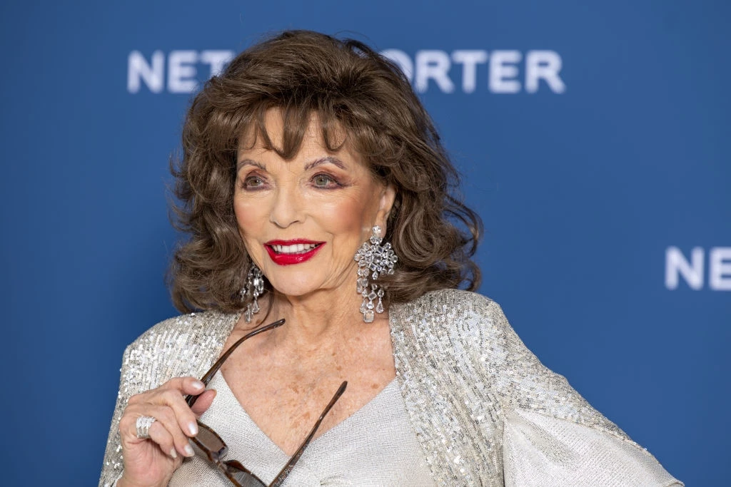 Η 91χρονη Joan Collins αρνείται να βγει στη σύνταξη