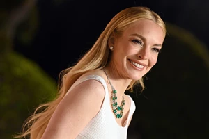 Αγνώριστη στα 40 της η Lindsay Lohan | Πόσο της κόστισε η απίστευτη μεταμόρφωσή της;