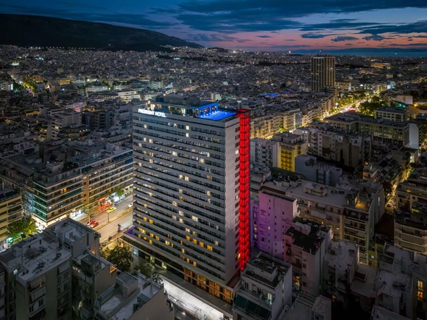 Το President Hotel Athens αποκαλύπτει την ανανεωμένη εξωτερική κλίμακα πυρασφάλειας με την υπογραφή του Minos Digenis Arquitectos
