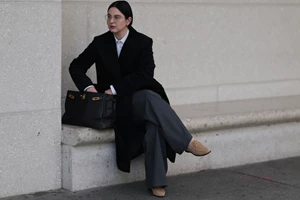 Marie Chantal | Φόρεσε τα πιο chic sneakers που μπορείτε να επιλέξετε και στο γραφείο