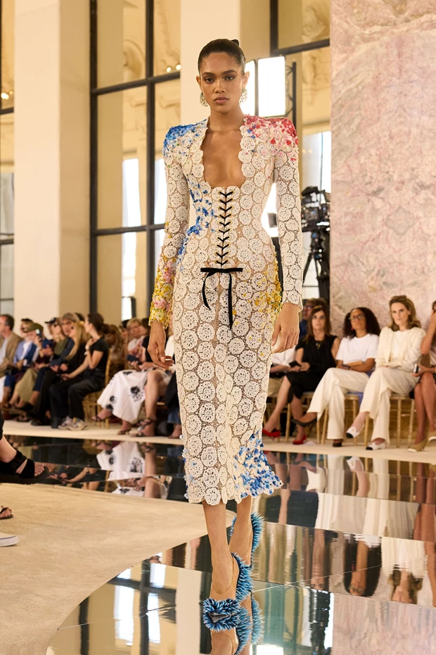 Look από συλλογή Schiaparelli HC FW2627