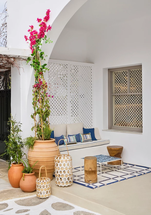 Διαχρονική κομψότητα και κυκλαδίτικη αρχιτεκτονική | Η νέα μπουτίκ του οίκου Louis Vuitton στη Μύκονο