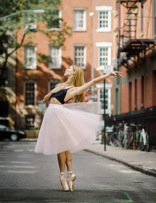 Αλεξάνδρα Αβράμη | Η Ελληνίδα μπαλαρίνα με την εντυπωσιακή καριέρα στο εξωτερικό αποκαλύπτει τα μυστικά της για λαμπερή επιδερμίδα