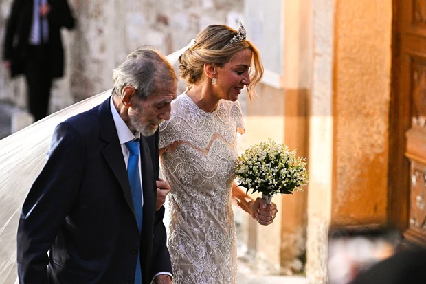 Χρυσή Βαρδινογιάννη | Η ιστορία της Antique Corsage Tiara που φόρεσε στον γάμο της με τον Νικόλαο Ντε Γκρες