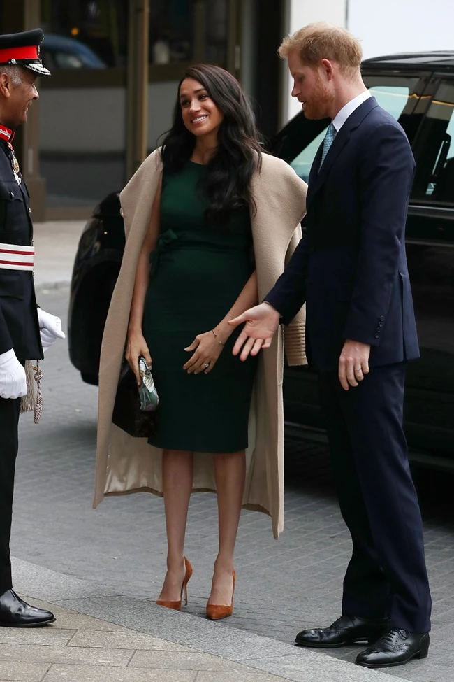 Η Meghan Markle φόρεσε ξανά το φόρεμα του αρραβώνα της
