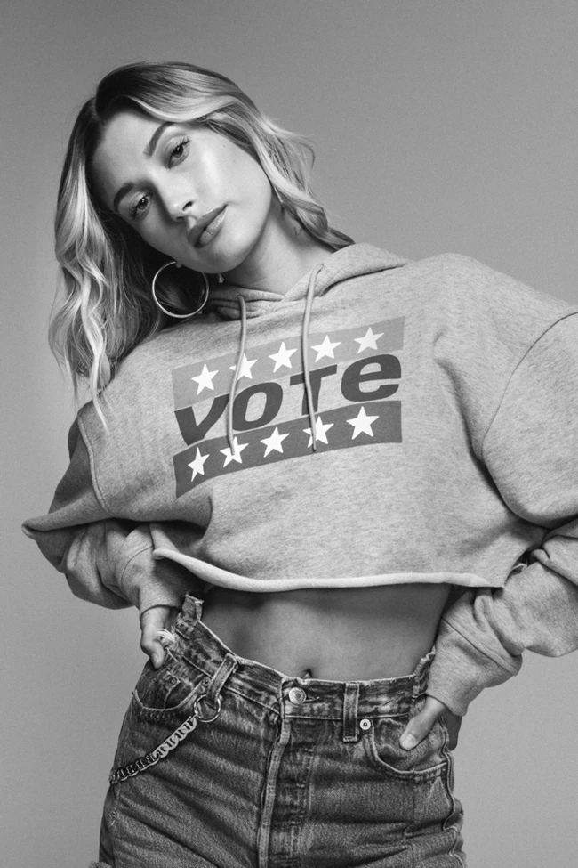 Hailey Baldwin | Συμμετέχει στην καμπάνια της Levi’s για τις αμερικανικές εκλογές