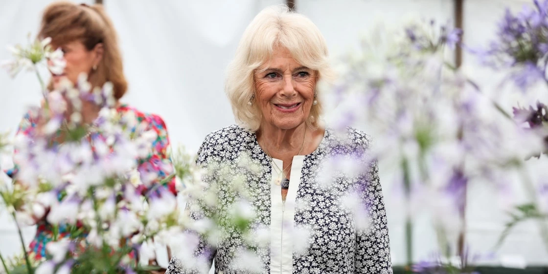 Η εκπληκτική αντίδραση της βασίλισσας Καμίλα στο τατουάζ ενός θαυμαστή της