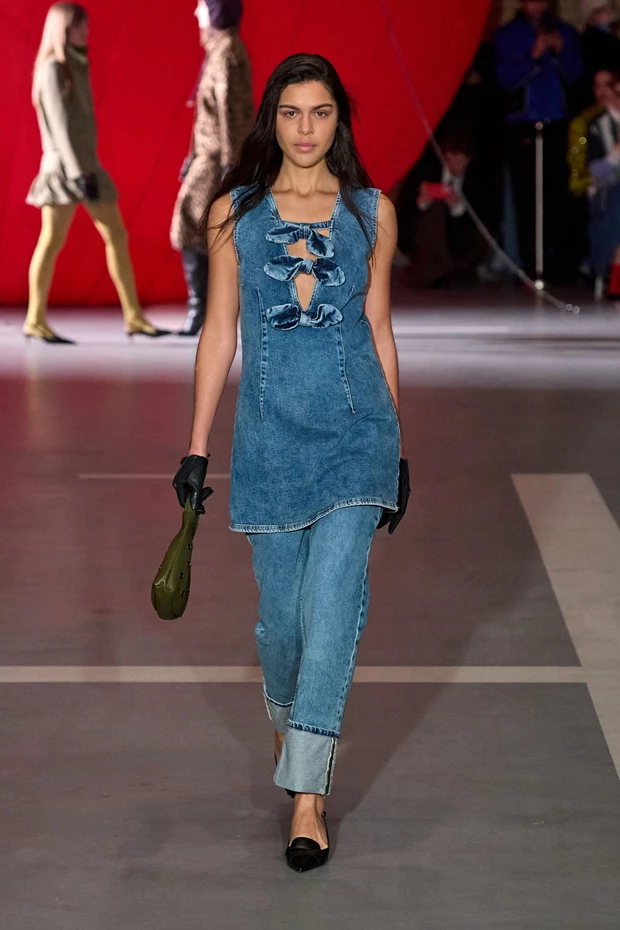 Baum und Pferdgarte AW25