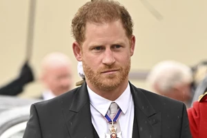 Ο πρίγκιπας Harry κάνει ένα βήμα για τη επανασύνδεση με την οικογένειά του