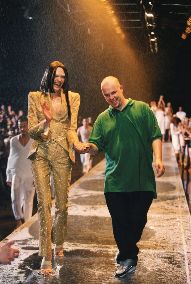 10 χρόνια από το θάνατο του Alexander McQueen | 10 δημιουργίες του που έμειναν στην ιστορία