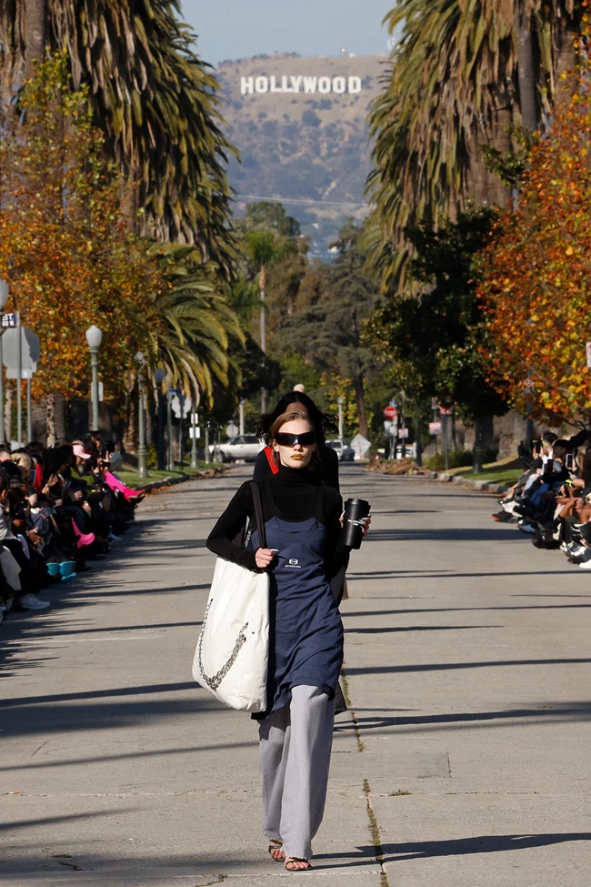 H Balenciaga Fall 24 είναι το "La La Land" του Demna