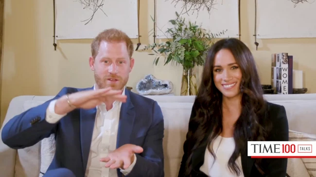 Η Meghan Markle φόρεσε το outfit που κάθε γυναίκα πρέπει να έχει στην ντουλάπα της