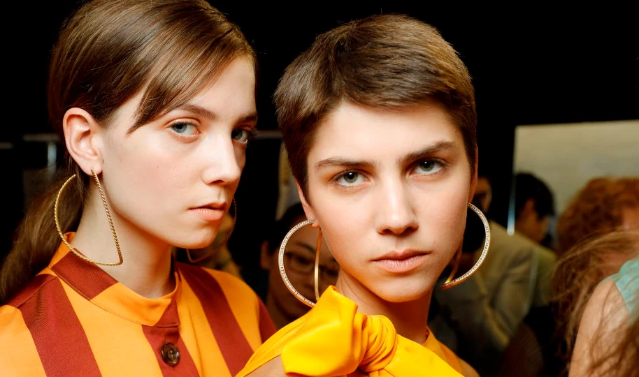 Η Daisy Edgar-Jones αστειεύεται ότι οφείλει την επιτυχία της στις αφέλειές της