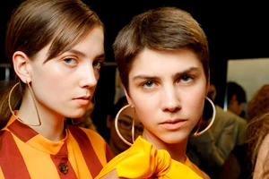 Η Daisy Edgar-Jones αστειεύεται ότι οφείλει την επιτυχία της στις αφέλειές της