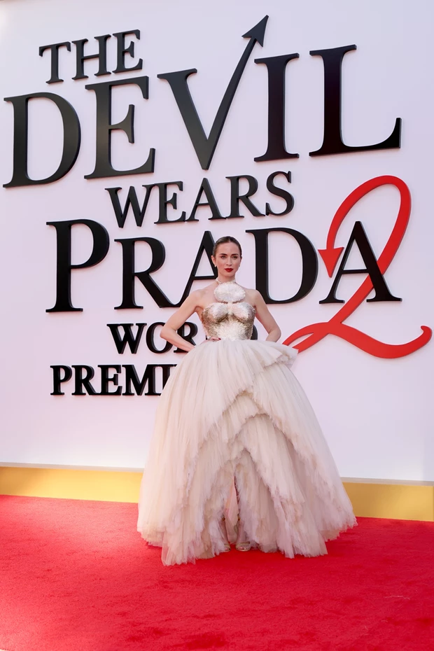 Η Emily Blunt με Schiaparelli Couture.