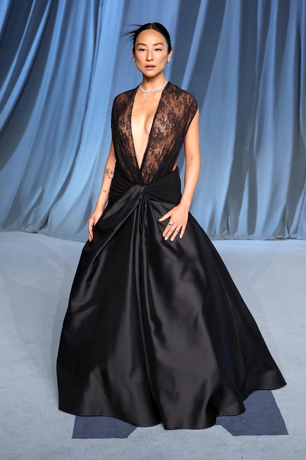H Greta Lee με Christian Dior.