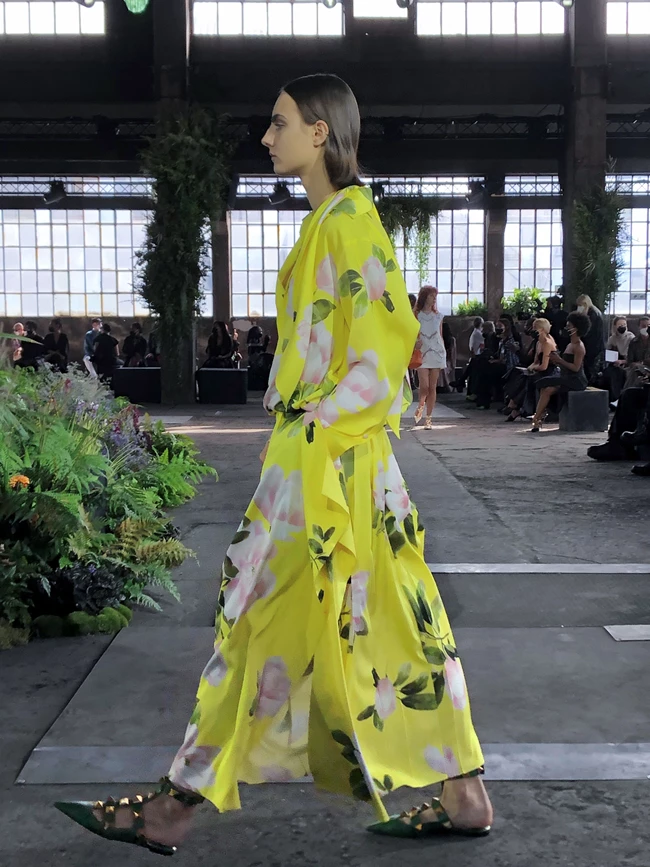 Valentino | Επαναφέρει στη μόδα τα αγαπημένα Rockstud