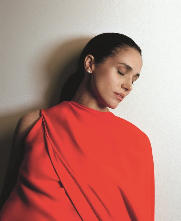 Η Meghan Markle στο εξώφυλλο του νέου Harper's Bazaar Greece