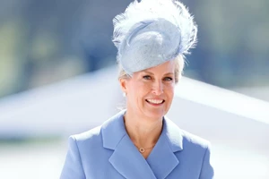 Η βασιλική οικογένεια τιμά τη δούκισσα Sophie καθώς φέρνει την κομψότητα στο Barleylands