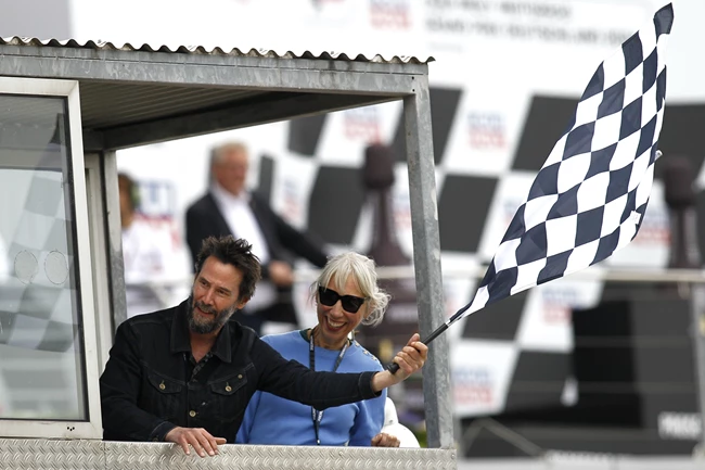 Keanu Reeves - Alexandra Grant | Μία πραγματικά σπάνια κοινή εμφάνιση σε έναν απροσδόκητο προορισμό