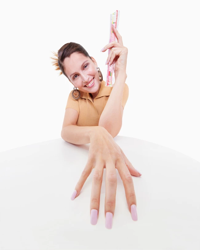 H Laetitia Casta πρωταγωνιστεί στη νέα καμπάνια του Jacquemus