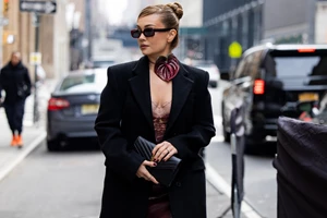 Γιατί να ξεκινήσετε τη χρονιά με ένα serum ρετινόλης και όλες οι επιλογές που αξίζουν την προσοχή σας