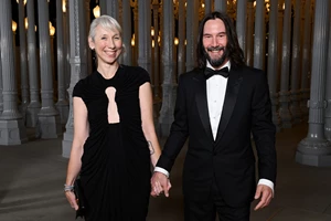 Η Alexandra Grant απαντά στις φήμες γάμου με τον Keanu Reeves με μία ρομαντική φωτογραφία
