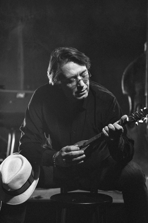 5+1 καλλιτέχνες σε αφιέρωμα για τον Βασίλη Τσιτσάνη στο θέατρο Παλλάς