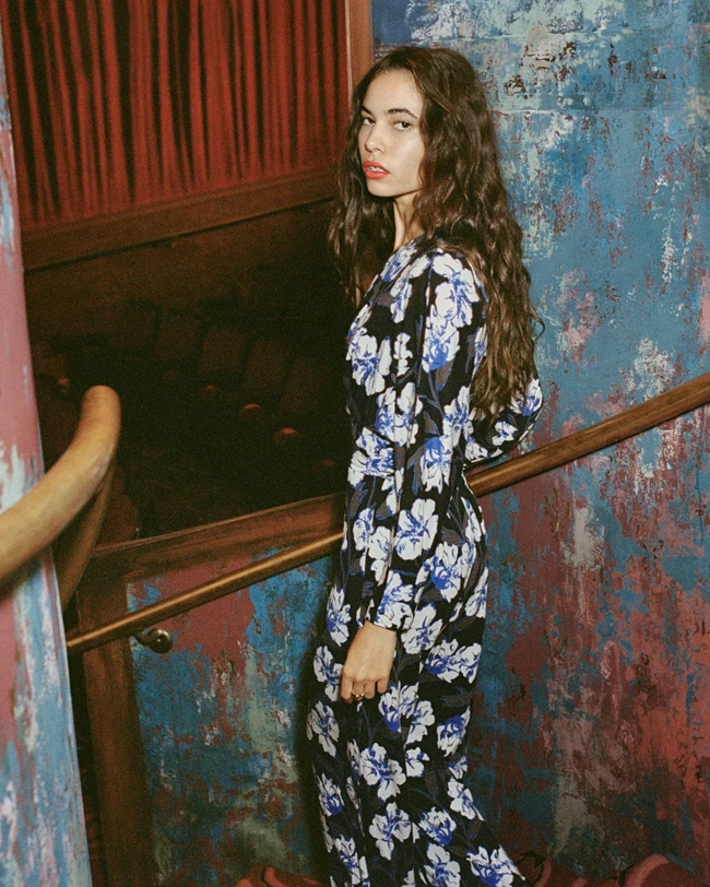 DVF Fall 2023 | Μία συλλογή που εμπνέεται από τα φιλμ νουάρ
