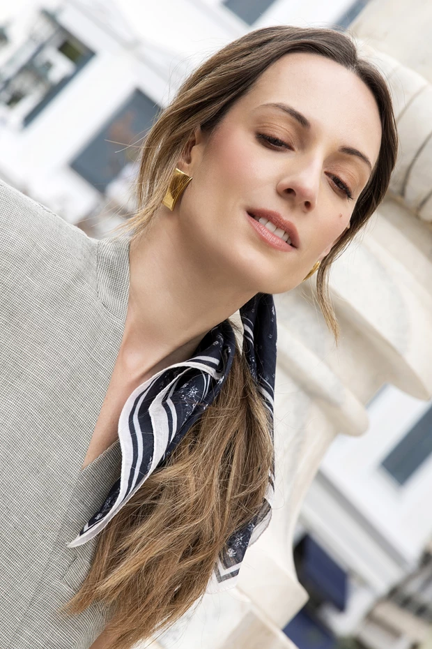 LOLA ΕΛΕΥΘΕΡΙΑ ΣΤΑΜΟΥ