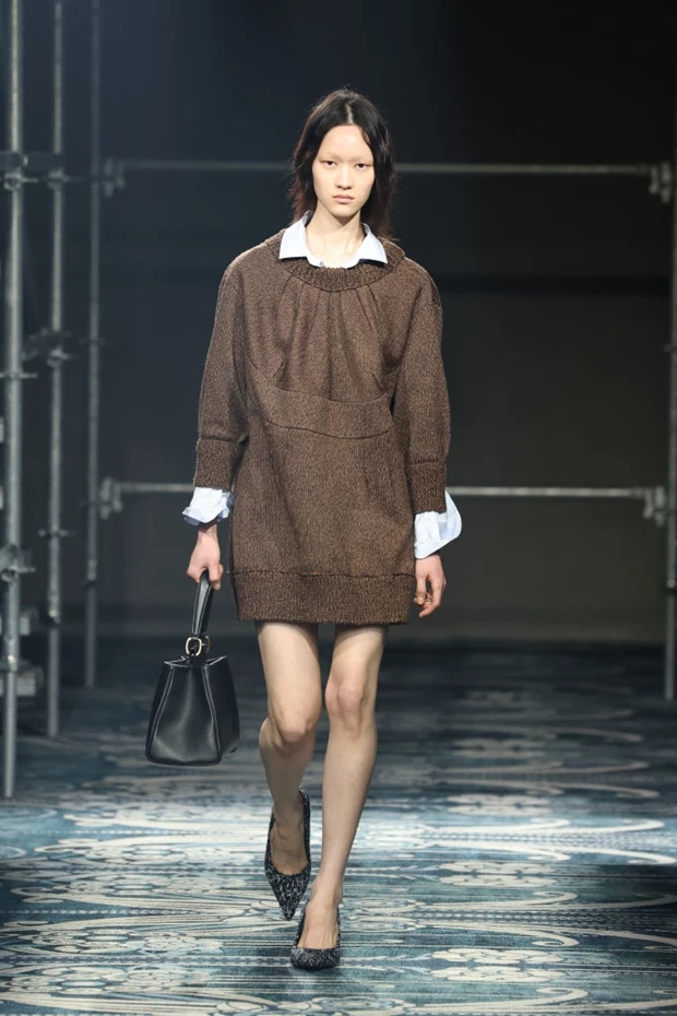 Η Miuccia Prada και ο Raf Simons εξερευνούν την πολυπλοκότητα της θηλυκότητας