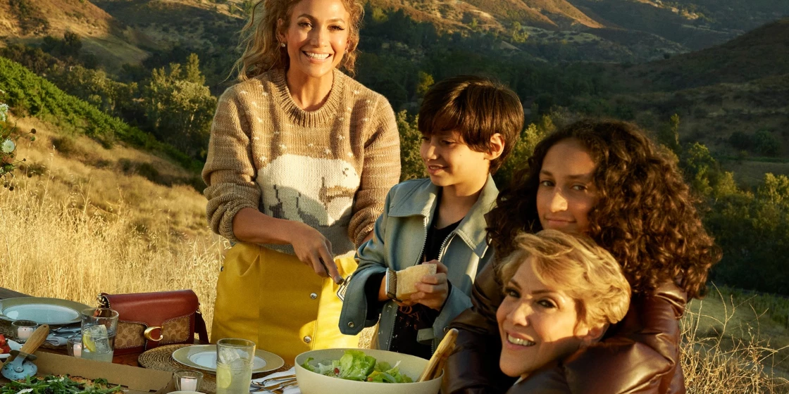 H Chiara Mastroianni φωτογραφίζεται για τη FW20 collection της Loewe