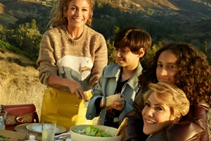 H Chiara Mastroianni φωτογραφίζεται για τη FW20 collection της Loewe