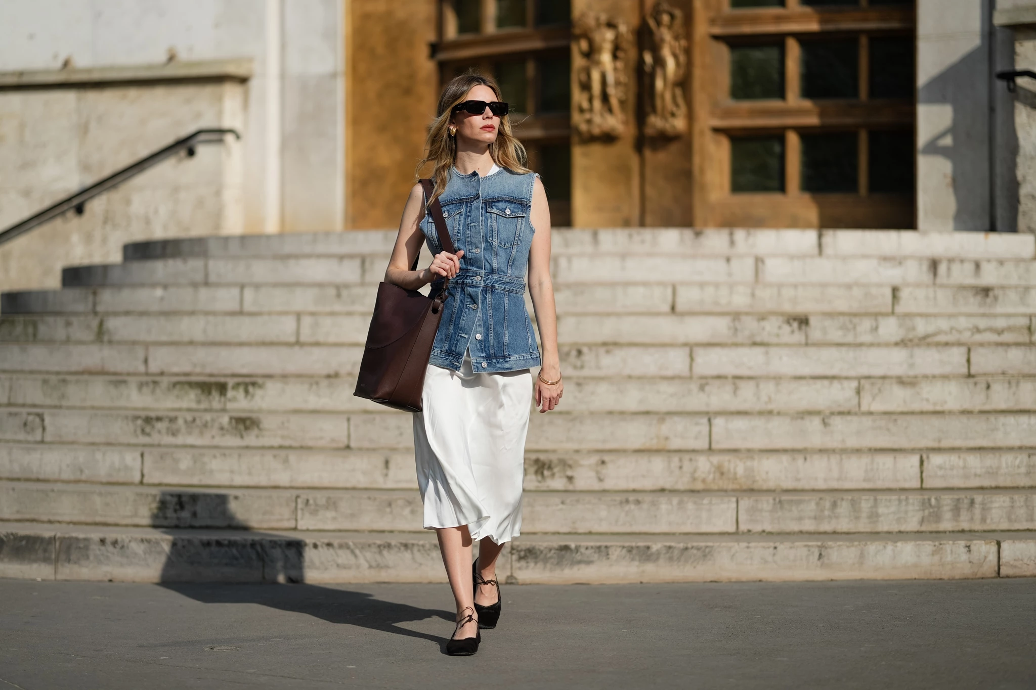 Καλοκαίρι 2025 | 8 effortless chic looks που μπορείτε να δημιουργήσετε με μια φούστα