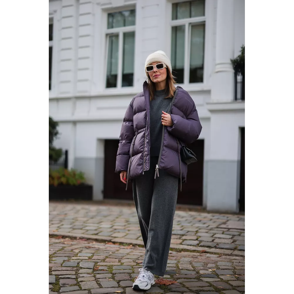 Με knit co-ords & sneakers